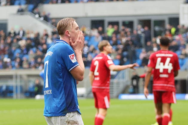 21.02.2026, xtvx, Fussball 2.Bundesliga, SV Darmstadt 98 - Fortuna Duesseldorf v.l. Isac Lidberg (SV Darmstadt 98) enttaeuscht, enttaeuscht schauend, dissapointed (DFL DFB REGULATIONS PROHIBIT ANY USE OF PHOTOGRAPHS as IMAGE SEQUENCES and or QUASI-VIDEO) Darmstadt