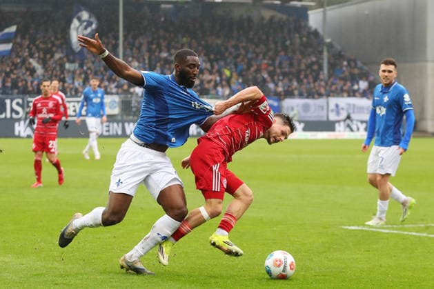 21.02.2026, xtvx, Fussball 2.Bundesliga, SV Darmstadt 98 - Fortuna Duesseldorf v.l. Zweikampf, Duell, duel, tackle, compete Patric Pfeiffer (SV Darmstadt 98) Florent Muslija (Fortuna Duesseldorf) (DFL DFB REGULATIONS PROHIBIT ANY USE OF PHOTOGRAPHS as IMAGE SEQUENCES and or QUASI-VIDEO) Darmstadt