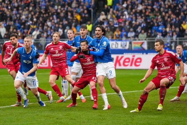 2. Bundesliga: SV Darmstadt 98 vs Fortuna Düsseldorf, Merck-Stadion am Böllenfalltor, 21.02.2026 Eckball, Zweikampf zwischen Fraser Hornby (SV Darmstadt 98, 9) und Marco Richter (SV Darmstadt 98, 23) 2. Bundesliga: SV Darmstadt 98 vs Fortuna Düsseldorf, Merck-Stadion am Böllenfalltor, 21.02.2026 DFB DFL REGULATIONS PROHIBIT ANY USE OF PHOTOGRAPHS AS IMAGE SEQUENCES AND OR QUASI-VIDEO.