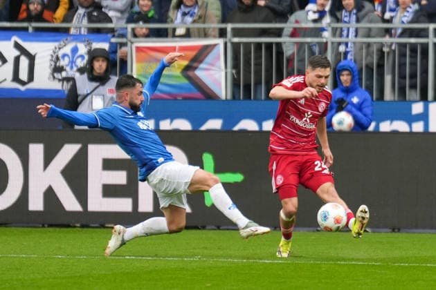 2. Bundesliga: SV Darmstadt 98 vs Fortuna Düsseldorf, Merck-Stadion am Böllenfalltor, 21.02.2026 Flanke von Florent Muslija (Fortuna Düsseldorf, 24) 2. Bundesliga: SV Darmstadt 98 vs Fortuna Düsseldorf, Merck-Stadion am Böllenfalltor, 21.02.2026 DFB DFL REGULATIONS PROHIBIT ANY USE OF PHOTOGRAPHS AS IMAGE SEQUENCES AND OR QUASI-VIDEO.