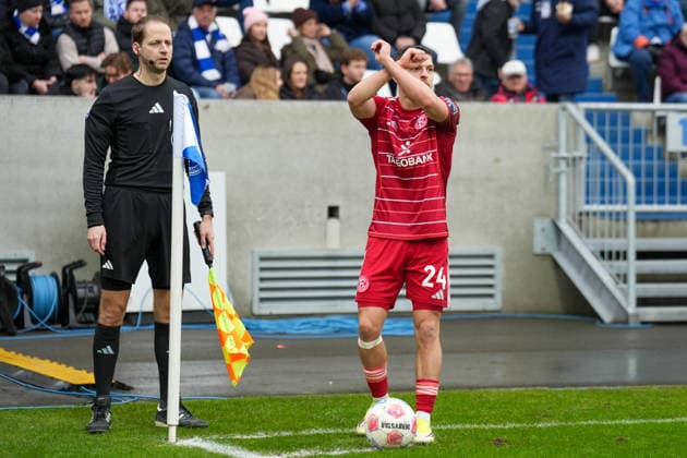 2. Bundesliga: SV Darmstadt 98 vs Fortuna Düsseldorf, Merck-Stadion am Böllenfalltor, 21.02.2026 Eckball für Fortuna Düsseldorf, getreten von Florent Muslija (Fortuna Düsseldorf, 24) 2. Bundesliga: SV Darmstadt 98 vs Fortuna Düsseldorf, Merck-Stadion am Böllenfalltor, 21.02.2026 DFB DFL REGULATIONS PROHIBIT ANY USE OF PHOTOGRAPHS AS IMAGE SEQUENCES AND OR QUASI-VIDEO.
