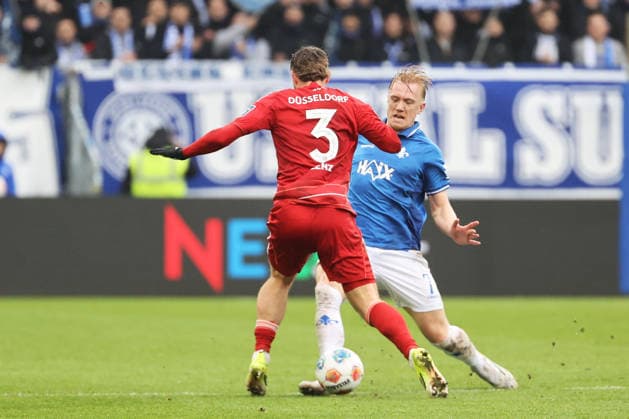 21.02.2026, xtvx, Fussball 2.Bundesliga, SV Darmstadt 98 - Fortuna Duesseldorf v.l. Zweikampf, Duell, duel, tackle, compete Christopher Lenz (Fortuna Duesseldorf) Isac Lidberg (SV Darmstadt 98) (DFL DFB REGULATIONS PROHIBIT ANY USE OF PHOTOGRAPHS as IMAGE SEQUENCES and or QUASI-VIDEO) Darmstadt