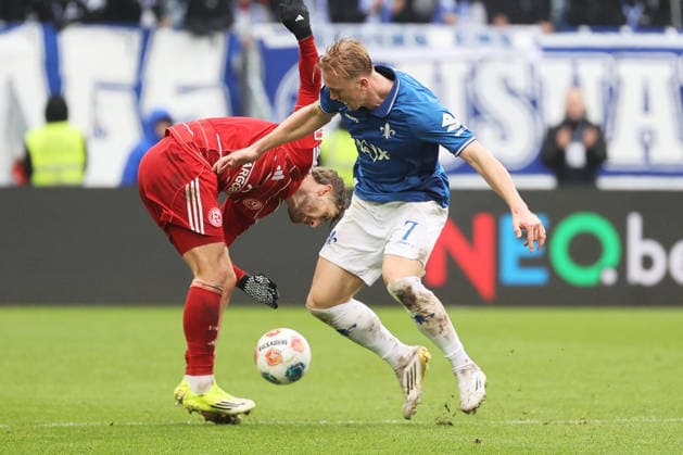 21.02.2026, xtvx, Fussball 2.Bundesliga, SV Darmstadt 98 - Fortuna Duesseldorf v.l. Zweikampf, Duell, duel, tackle, compete Christopher Lenz (Fortuna Duesseldorf) Isac Lidberg (SV Darmstadt 98) (DFL DFB REGULATIONS PROHIBIT ANY USE OF PHOTOGRAPHS as IMAGE SEQUENCES and or QUASI-VIDEO) Darmstadt