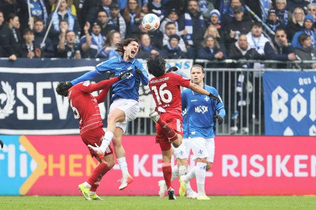 21.02.2026, xtvx, Fussball 2.Bundesliga, SV Darmstadt 98 - Fortuna Duesseldorf v.l. Zweikampf, Duell, duel, tackle, compete Christopher Lenz (Fortuna Duesseldorf) Fraser Hornby (SV Darmstadt 98) (DFL DFB REGULATIONS PROHIBIT ANY USE OF PHOTOGRAPHS as IMAGE SEQUENCES and or QUASI-VIDEO) Darmstadt