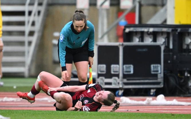 21.02.2026 - Fussball - Saison 2025 2026 - 1. Google Pixel Frauen Bundesliga - 19. Spieltag: 1. FC Nürnberg FCN ( Club Clubfrauen ) - FC Carl Zeiss Jena - Sportfoto Zink - xwoxzix - Jacqueline Baumgärtel Baumgaertel (20, 1. FC Nürnberg FCN ) angeschlagen am Boden