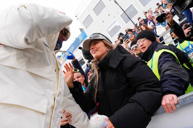 Winter Olympics in Milan Cortina 2026 Val di Fiemme, Italy 20260221. Johannes Hosflot Klaebo from Norway with his girlfriend Pernille Dosvik after cross-country skiing 50 km Classic men Tesero CC-Stadium during the Winter Olympics in Milano Cortina 2026. Photo: Lise Aserud NTB Val di Fiemme Italy EDITORIAL USE ONLY. RESTRICTED USE FOR BETTING COMPANIES Ref:_SPObOn2rBGYhfc.jpg *** Winter Olympics in Milan Cortina 2026 Val di Fiemme, Italy 20260221 Johannes Hosflot Klaebo from Norway with his girlfriend Pernille Dosvik after cross country skiing 50 km Classic men Tesero CC Stadium during the Winter Olympics in Milano Cortina 2026 Photo Lise Aserud NTB Val di Fiemme Italy EDITORIAL USE ONLY RESTRICTED USE FOR BETTING COMPANIES  Copyright: xLisexAserudxx xNTBx