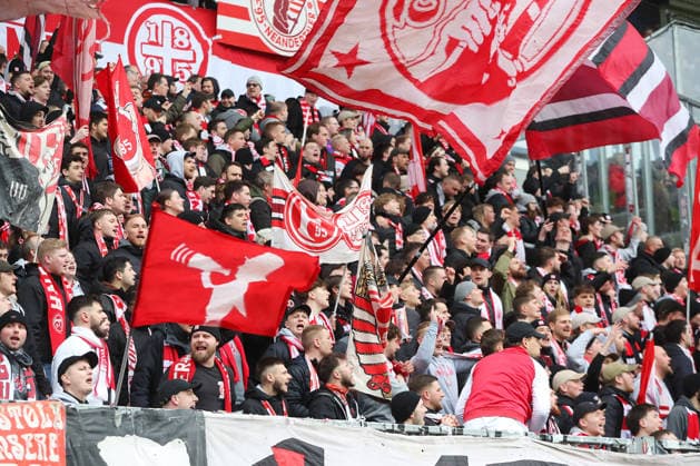 21.02.2026, xtvx, Fussball 2.Bundesliga, SV Darmstadt 98 - Fortuna Duesseldorf v.l. Darmstaedter Fans (DFL DFB REGULATIONS PROHIBIT ANY USE OF PHOTOGRAPHS as IMAGE SEQUENCES and or QUASI-VIDEO) Darmstadt