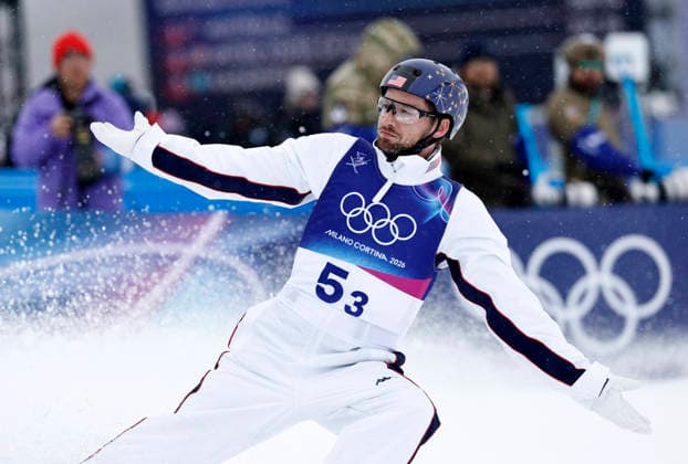 (260221) -- LIVIGNO, Feb. 21, 2026 -- Christopher Lillis of the United States competes during the freestyle skiing mixed team aerials final 1 at the Milan-Cortina 2026 Olympic Winter games, Winterspiele,Spiele, Summer games in Livigno, Italy, Feb. 21, 2026. ) (MICO2026)ITALY-LIVIGNO-OLYMPIC WINTER GAMES-FREESTYLE SKIING-MIXED TEAM AERIALS-FINAL WangxPeng 