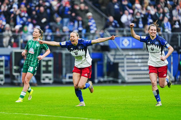 Torjubel nach Tor zum 1:0 per Elfmeter Strafstoss Sophie Hildebrand (Hamburger SV, 22) GER, Hamburger SV vs. SV Werder Bremen, Frauen, Fussball, 1. Bundesliga, Spieltag 19, Saison 2025 2026, 21.02.2026 GER, Hamburger SV vs. SV Werder Bremen, Frauen, Fussball, 1. Bundesliga, Spieltag 19, Saison 2025 2026, 21.02.2026 Hamburg Copyright: xEibner-Pressefoto MarcelxvonxFehrnx EP_MFN