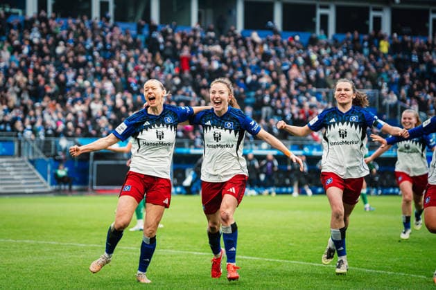 Google Pixel Frauen-Bundesliga: Hamburger SV vs. SV Werder Bremen, 21.02.2026 TOR, JUBEL zum 1:0 durch Sophie Hillebrand (Hamburger SV, 22) durch einen Elfmeter; Fußball, Google Pixel Frauen-Bundesliga, 19. Spieltag: Hamburger SV vs. SV Werder Bremen am 21.02.2026 im Volksparkstadion, Hamburg DFB REGULATIONS PROHIBIT ANY USE OF PHOTOGRAPHS AS IMAGE SEQUENCES AND OR QUASI-VIDEO. Copyright: xBEAUTIFULxSPORTS Tonhäuserx
