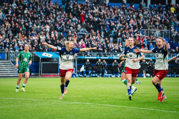 Google Pixel Frauen-Bundesliga: Hamburger SV vs. SV Werder Bremen, 21.02.2026 TOR, JUBEL zum 1:0 durch Sophie Hillebrand (Hamburger SV, 22) durch einen Elfmeter; Fußball, Google Pixel Frauen-Bundesliga, 19. Spieltag: Hamburger SV vs. SV Werder Bremen am 21.02.2026 im Volksparkstadion, Hamburg DFB REGULATIONS PROHIBIT ANY USE OF PHOTOGRAPHS AS IMAGE SEQUENCES AND OR QUASI-VIDEO. Copyright: xBEAUTIFULxSPORTS Tonhäuserx