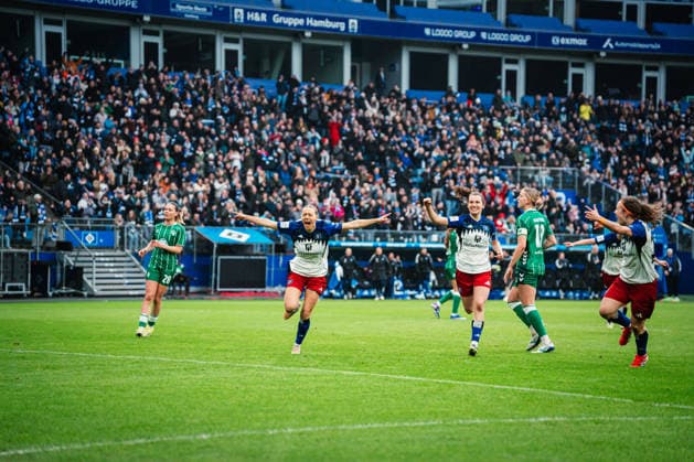 Google Pixel Frauen-Bundesliga: Hamburger SV vs. SV Werder Bremen, 21.02.2026 TOR, JUBEL zum 1:0 durch Sophie Hillebrand (Hamburger SV, 22) durch einen Elfmeter; Fußball, Google Pixel Frauen-Bundesliga, 19. Spieltag: Hamburger SV vs. SV Werder Bremen am 21.02.2026 im Volksparkstadion, Hamburg DFB REGULATIONS PROHIBIT ANY USE OF PHOTOGRAPHS AS IMAGE SEQUENCES AND OR QUASI-VIDEO. Copyright: xBEAUTIFULxSPORTS Tonhäuserx