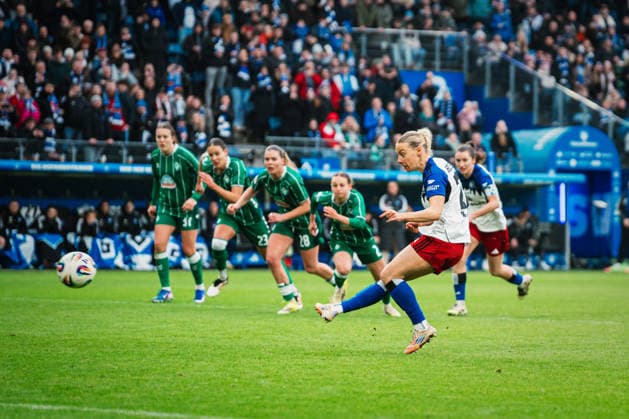 Google Pixel Frauen-Bundesliga: Hamburger SV vs. SV Werder Bremen, 21.02.2026 TOR, JUBEL zum 1:0 durch Sophie Hillebrand (Hamburger SV, 22) durch einen Elfmeter; Fußball, Google Pixel Frauen-Bundesliga, 19. Spieltag: Hamburger SV vs. SV Werder Bremen am 21.02.2026 im Volksparkstadion, Hamburg DFB REGULATIONS PROHIBIT ANY USE OF PHOTOGRAPHS AS IMAGE SEQUENCES AND OR QUASI-VIDEO. Copyright: xBEAUTIFULxSPORTS Tonhäuserx