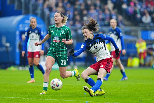 Torschuss Torchance Lotta Wrede (Hamburger SV, 32) GER, Hamburger SV vs. SV Werder Bremen, Frauen, Fussball, 1. Bundesliga, Spieltag 19, Saison 2025 2026, 21.02.2026 GER, Hamburger SV vs. SV Werder Bremen, Frauen, Fussball, 1. Bundesliga, Spieltag 19, Saison 2025 2026, 21.02.2026 Hamburg Copyright: xEibner-Pressefoto MarcelxvonxFehrnx EP_MFN
