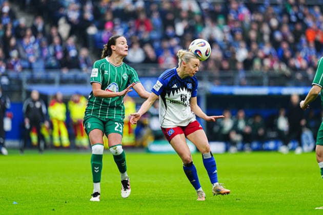 Kopfball Sophie Hildebrand (Hamburger SV, 22), Hanna Nemeth (SV Werder Bremen, 23) GER, Hamburger SV vs. SV Werder Bremen, Frauen, Fussball, 1. Bundesliga, Spieltag 19, Saison 2025 2026, 21.02.2026 GER, Hamburger SV vs. SV Werder Bremen, Frauen, Fussball, 1. Bundesliga, Spieltag 19, Saison 2025 2026, 21.02.2026 Hamburg Copyright: xEibner-Pressefoto MarcelxvonxFehrnx EP_MFN