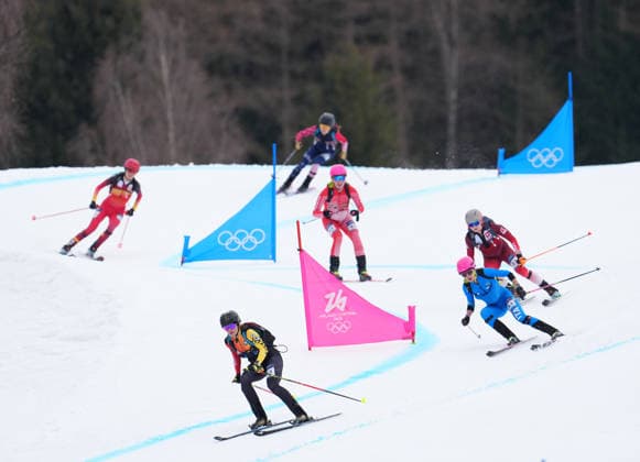 (260221) -- BORMIO, Feb. 21, 2026 -- Athletes compete during the ski mountaineering mixed relay event at the Milan-Cortina 2026 Olympic Winter games, Winterspiele,Spiele, Summer games in Bormio, Italy, Feb. 21, 2026. ) (MICO2026)ITALY-BORMIO-OLYMPIC WINTER GAMES-SKI MOUNTAINEERING-MIXED RELAY HuxHuhu 