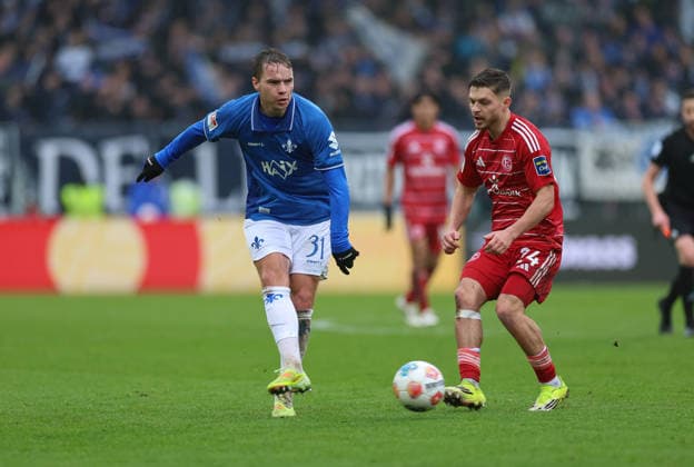 21.02.2026, Fussball 2. Bundesliga, SV Darmstadt 98 - Fortuna Düsseldorf, emonline, emspor, despor, v.l., Niklas Schmidt (SV Darmstadt 98), Florent Muslija (Fortuna Düsseldorf) DFL DFB REGULATIONS PROHIBIT ANY USE OF PHOTOGRAPHS AS IMAGE SEQUENCES AND OR QUASI-VIDEO. xdcx