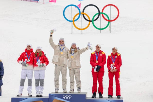 OLYMPICS - Winter Olympic Games, Olympische Spiele, Olympia, OS Milano Cortina 2026 BORMIO,ITALY,21.FEB.26 - OLYMPICS, SKI MOUNTAINEERING - Winter Olympic Games Milano Cortina 2026, Skicross, mixed relay, final, medal ceremony. Image shows the rejoicing of Jon Kistler, Marianne Fatton (SUI), Thibault Anselmet, Emily Harrop (FRA), Oriol Cardona Coll and Ana Alonso Rodriguez (ESP).  GEPAxpictures xHaraldxSteiner