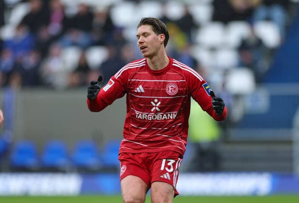 21.02.2026, Fussball 2. Bundesliga, SV Darmstadt 98 - Fortuna Düsseldorf, emonline, emspor, despor, v.l., Cedric Itten (Fortuna Düsseldorf) enttaeuscht, enttaeuscht schauend, dissapointed, traurig, frustiert, frust, gefrustet, frustrated DFL DFB REGULATIONS PROHIBIT ANY USE OF PHOTOGRAPHS AS IMAGE SEQUENCES AND OR QUASI-VIDEO. xdcx