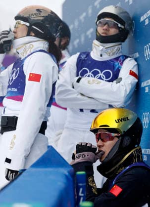 (260221) -- LIVIGNO, Feb. 21, 2026 -- Wang Xindi (top R), Xu Mengtao (top L) and Li Tianma of China react at the freestyle skiing mixed team aerials final 2 at the Milan-Cortina 2026 Olympic Winter games, Winterspiele,Spiele, Summer games in Livigno, Italy, Feb. 21, 2026. ) (MICO2026)ITALY-LIVIGNO-OLYMPIC WINTER GAMES-FREESTYLE SKIING-MIXED TEAM AERIALS-FINAL WangxPeng 