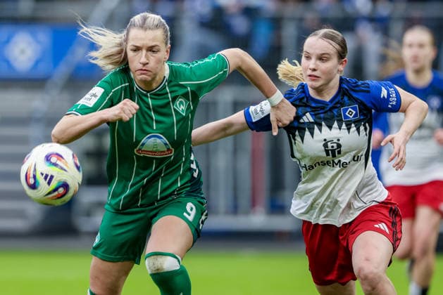 v.li.: Medina Desic (SV Werder Bremen, 9) und Jonna Wrede (Hamburger SV, HSV, 26) im Zweikampf, Duell, Dynamik, Aktion, Action, Spielszene, DIE DFB-RICHTLINIEN UNTERSAGEN JEGLICHE NUTZUNG VON FOTOS ALS SEQUENZBILDER UND ODER VIDEOÄHNLICHE FOTOSTRECKEN. DFB REGULATIONS PROHIBIT ANY USE OF PHOTOGRAPHS AS IMAGE SEQUENCES AND OR QUASI-VIDEO., 21.02.2026, Hamburg (Deutschland), Fussball, Google Pixel Frauen-Bundesliga, Hamburger SV - SV Werder Bremen