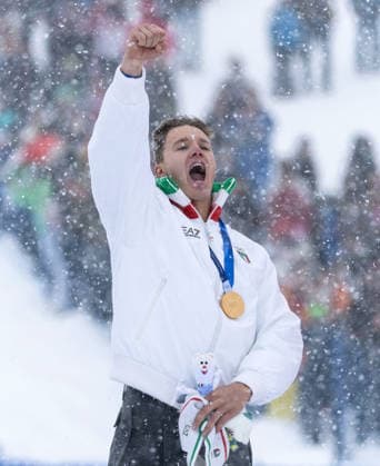 OLYMPICS - Winter Olympic Games, Olympische Spiele, Olympia, OS Milano Cortina 2026 LIVIGNO,ITALY,21.FEB.26 - OLYMPICS, FREE SKI, FREESTYLE SKIING - Winter Olympic Games Milano Cortina 2026, Skicross, men, final, medal ceremony. Image shows the rejoicing of Simone Deromedis (ITA). Keywords: medal.  GEPAxpictures xWolfgangxGrebien