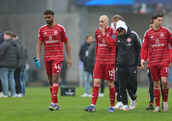 21.02.2026, Fussball 2. Bundesliga, SV Darmstadt 98 - Fortuna Düsseldorf, emonline, emspor, despor, v.l., Elias Egouli (Fortuna Düsseldorf), Valgeir Lunddal (Fortuna Düsseldorf) enttaeuscht, enttaeuscht schauend, dissapointed, traurig, frustiert, frust, gefrustet, frustrated DFL DFB REGULATIONS PROHIBIT ANY USE OF PHOTOGRAPHS AS IMAGE SEQUENCES AND OR QUASI-VIDEO. xdcx
