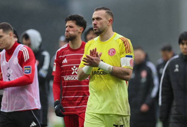 21.02.2026, Fussball 2. Bundesliga, SV Darmstadt 98 - Fortuna Düsseldorf, emonline, emspor, despor, v.l., Torwart Florian Kastenmeier (Fortuna Düsseldorf) enttaeuscht, enttaeuscht schauend, dissapointed, traurig, frustiert, frust, gefrustet, frustrated DFL DFB REGULATIONS PROHIBIT ANY USE OF PHOTOGRAPHS AS IMAGE SEQUENCES AND OR QUASI-VIDEO. xdcx