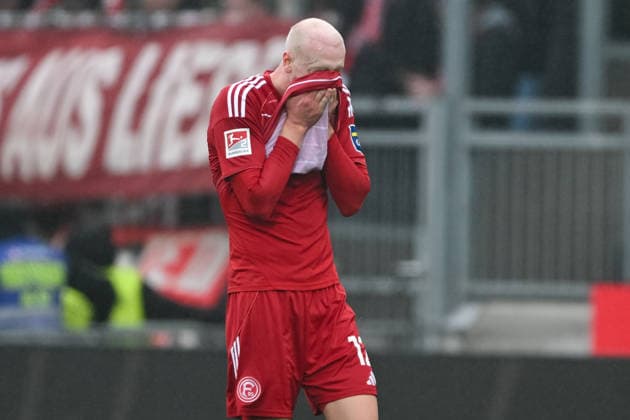 Valgeir Lunddal Fridriksson (Fortuna Duesseldorf, 12) ist enttäuscht über die Niederlage, GER, SV Darmstadt 98 vs Fortuna Düsseldorf, Fussball, 2. Bundesliga, 23. Spieltag, Spielzeit 2025 2026, 21.02.2026. DFL regulations prohibit any use of photographs as image sequences and or quasi-video GER, SV Darmstadt 98 vs Fortuna Düsseldorf, Fussball, 2. Bundesliga, 23. Spieltag, Spielzeit 2025 2026, 21.02.2026. Darmstadt