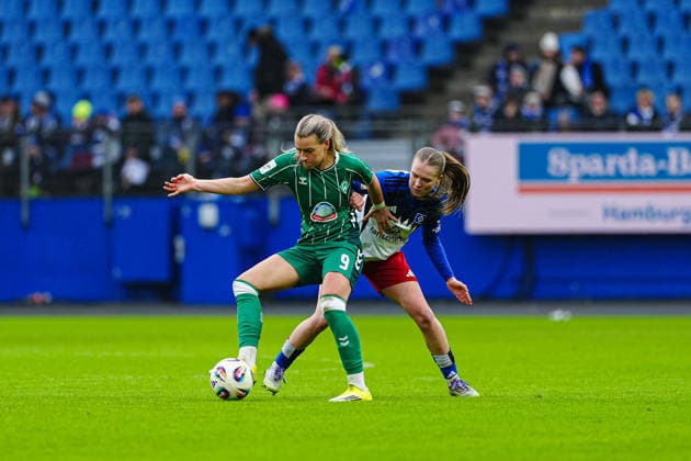 Medina Desic (SV Werder Bremen, 09), Annaleen Boehler (Hamburger SV, 06) GER, Hamburger SV vs. SV Werder Bremen, Frauen, Fussball, 1. Bundesliga, Spieltag 19, Saison 2025 2026, 21.02.2026 GER, Hamburger SV vs. SV Werder Bremen, Frauen, Fussball, 1. Bundesliga, Spieltag 19, Saison 2025 2026, 21.02.2026 Hamburg Copyright: xEibner-Pressefoto MarcelxvonxFehrnx EP_MFN