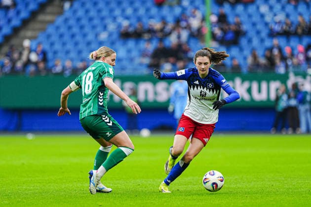 Lina Hausicke (SV Werder Bremen, 18), Lotta Wrede (Hamburger SV, 32) GER, Hamburger SV vs. SV Werder Bremen, Frauen, Fussball, 1. Bundesliga, Spieltag 19, Saison 2025 2026, 21.02.2026 GER, Hamburger SV vs. SV Werder Bremen, Frauen, Fussball, 1. Bundesliga, Spieltag 19, Saison 2025 2026, 21.02.2026 Hamburg Copyright: xEibner-Pressefoto MarcelxvonxFehrnx EP_MFN