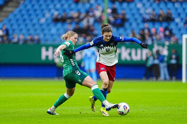 Lina Hausicke (SV Werder Bremen, 18), Lotta Wrede (Hamburger SV, 32) GER, Hamburger SV vs. SV Werder Bremen, Frauen, Fussball, 1. Bundesliga, Spieltag 19, Saison 2025 2026, 21.02.2026 GER, Hamburger SV vs. SV Werder Bremen, Frauen, Fussball, 1. Bundesliga, Spieltag 19, Saison 2025 2026, 21.02.2026 Hamburg Copyright: xEibner-Pressefoto MarcelxvonxFehrnx EP_MFN