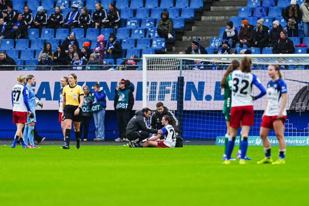 Verletzung Pauline Machtens (Hamburger SV, 28) GER, Hamburger SV vs. SV Werder Bremen, Frauen, Fussball, 1. Bundesliga, Spieltag 19, Saison 2025 2026, 21.02.2026 GER, Hamburger SV vs. SV Werder Bremen, Frauen, Fussball, 1. Bundesliga, Spieltag 19, Saison 2025 2026, 21.02.2026 Hamburg Copyright: xEibner-Pressefoto MarcelxvonxFehrnx EP_MFN