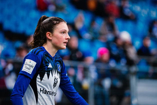 Google Pixel Frauen-Bundesliga: Hamburger SV vs. SV Werder Bremen, 21.02.2026 Lotta Wrede (Hamburger SV, 32); Fußball, Google Pixel Frauen-Bundesliga, 19. Spieltag: Hamburger SV vs. SV Werder Bremen am 21.02.2026 im Volksparkstadion, Hamburg DFB REGULATIONS PROHIBIT ANY USE OF PHOTOGRAPHS AS IMAGE SEQUENCES AND OR QUASI-VIDEO. Copyright: xBEAUTIFULxSPORTS Tonhäuserx