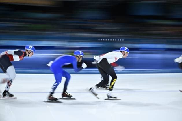 Belgian speed skater Bart Swings (R) pictured in action during the semifinals of the mass start men Speed skating, Eisschnelllauf at the Milano Cortina 2026 Olympic Winter games, Winterspiele,Spiele, Summer games on Saturday 21 February 2026 in Milan, Italy. The XXV Winter Olympics take place from 6 to 22 February 2026 in Italy. JASPERxJACOBS  x164417176x
