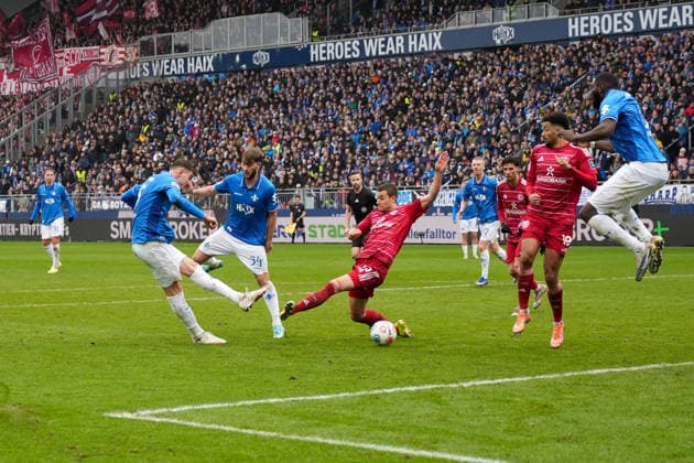 2. Bundesliga: SV Darmstadt 98 vs Fortuna Düsseldorf, Merck-Stadion am Böllenfalltor, 21.02.2026 Torschuss von Matej Maglica (SV Darmstadt 98, 5) 2. Bundesliga: SV Darmstadt 98 vs Fortuna Düsseldorf, Merck-Stadion am Böllenfalltor, 21.02.2026 DFB DFL REGULATIONS PROHIBIT ANY USE OF PHOTOGRAPHS AS IMAGE SEQUENCES AND OR QUASI-VIDEO.