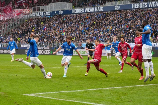 2. Bundesliga: SV Darmstadt 98 vs Fortuna Düsseldorf, Merck-Stadion am Böllenfalltor, 21.02.2026 Torschuss von Matej Maglica (SV Darmstadt 98, 5) 2. Bundesliga: SV Darmstadt 98 vs Fortuna Düsseldorf, Merck-Stadion am Böllenfalltor, 21.02.2026 DFB DFL REGULATIONS PROHIBIT ANY USE OF PHOTOGRAPHS AS IMAGE SEQUENCES AND OR QUASI-VIDEO.