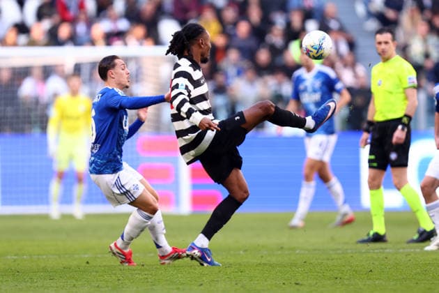 Khephren Thuram (Juventus Fc) controls the ball, Serie A, Juventus FC v Como 1907 , Allianz Stadium, February 21, 2026, Turin, Italy.