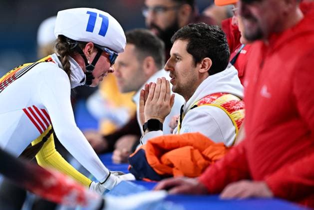 Belgian Sandrine Tas and coach Daniel Greig pictured during the semifinals of the mass start women Speed skating, Eisschnelllauf at the Milano Cortina 2026 Olympic Winter games, Winterspiele,Spiele, Summer games on Saturday 21 February 2026 in Milan, Italy. The XXV Winter Olympics take place from 6 to 22 February 2026 in Italy. JASPERxJACOBS  x164420790x