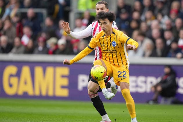 Brentford v Brighton and Hove Albion, Premier League, Football, Gtech Community Stadium, Brentford, London, UK - 21 Feb 2026 Kaoru Mitoma of Brighton takes a touch. London Gtech Community Stadium Brentford UK, UK NEWSPAPERS OUT Copyright: xSeanxRyanx