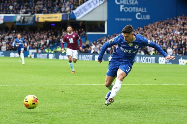 21st February 2026; Stamford Bridge, Chelsea, London, England: Premier League Football, Chelsea versus Burnley; Pedro Neto of Chelsea assists Joao Pedro of Chelsea to score in the 4th minute for 1-0  IanxStephen Content restricted for UK based newspaper