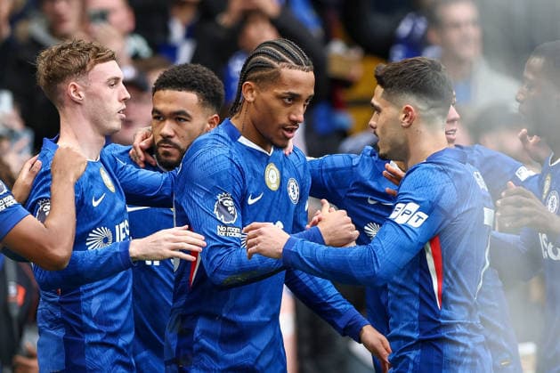 21st February 2026; Stamford Bridge, Chelsea, London, England: Premier League Football, Chelsea versus Burnley; Joao Pedro of Chelsea scores and celebrates in the 4th minute for 1-0  IanxStephen Content restricted for UK based newspaper