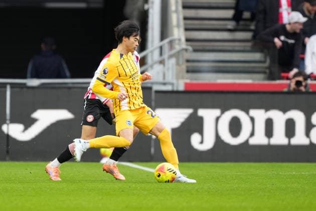 Brentford v Brighton and Hove Albion, Premier League, Football, Gtech Community Stadium, Brentford, London, UK - 21 Feb 2026 Kaoru Mitoma of Brighton runs the ball. London Gtech Community Stadium Brentford UK, UK NEWSPAPERS OUT Copyright: xSeanxRyanx