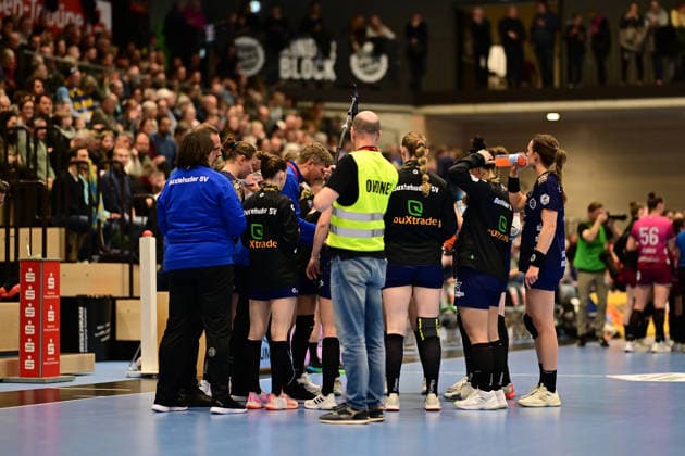 Handball I Frauen I Saison 2025-2026 I 18. HBF I 1. Spieltag I Buxtehuder SV - TuS Metzingen I 21.02.2026 Buxtehuder Sportverein Frauen zusammen Buxtehude Halle Nord Niedersachsen Deutschland Copyright: xLobeca FelixxSchlikisx