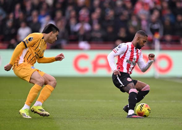 21st February 2026; Gtech Community Stadium, Brentford, London, England; Premier League Football, Brentford versus Brighton and Hove Albion; Diego Gomez of Brighton shadows Rico Henry of Brentford  SimonxWest Content restricted for UK based newspaper