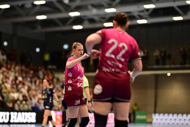 Handball I Frauen I Saison 2025-2026 I 18. HBF I 1. Spieltag I Buxtehuder SV - TuS Metzingen I 21.02.2026 Naina Klein (9, TuS Metzingen) Gabriela Bitolo (22, TuS Metzingen) Buxtehude Halle Nord Niedersachsen Deutschland Copyright: xLobeca FelixxSchlikisx
