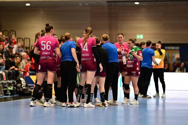 Handball I Frauen I Saison 2025-2026 I 18. HBF I 1. Spieltag I Buxtehuder SV - TuS Metzingen I 21.02.2026 TuS Metzingen Frauen zusammen Buxtehude Halle Nord Niedersachsen Deutschland Copyright: xLobeca FelixxSchlikisx