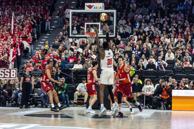 GER, BMW Top Four, Basketball BBL Pokal, Halbfinale, FC Bayern München Basketball - BMA365 Bamberg Baskets. 21.02.2026, SAP Garden, München, GER, BMW Top Four, Basketball BBL Pokal, Halbfinale, FC Bayern München Basketball - BMA365 Bamberg Baskets. Ejiofor Onu (BMA365 Bamberg Baskets, 35) Foto Alexander Trienitz München SAP Garden Bayern Deutschland