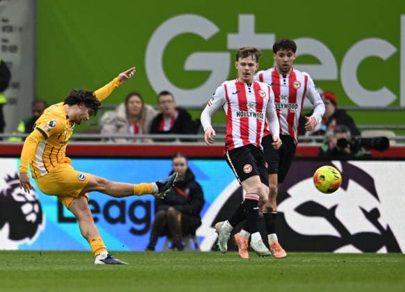 21st February 2026; Gtech Community Stadium, Brentford, London, England; Premier League Football, Brentford versus Brighton and Hove Albion; Ferdi Kadioglu of Brighton takes a shot  SimonxWest Content restricted for UK based newspaper