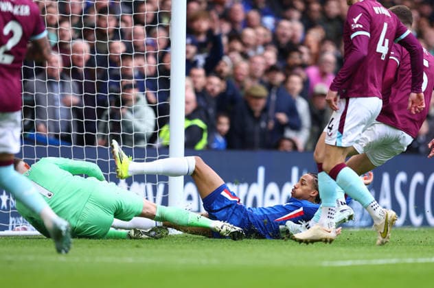 London, England, 21st February 2026. Joao Pedro of Chelsea scores to make it 1-0 during the Chelsea vs Burnley Premier League match at Stamford Bridge, London. Picture credit should read: Paul Terry Sportimage EDITORIAL USE ONLY. No use with unauthorised audio, video, data, fixture lists, club league logos or live services. Online in-match use limited to 120 images, no video emulation. No use in betting, games or single club league player publications. SPI_008_PT_Chelsea_Burnley SPI-4541-0008